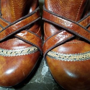 Bobbi Blu cognac ankle booties